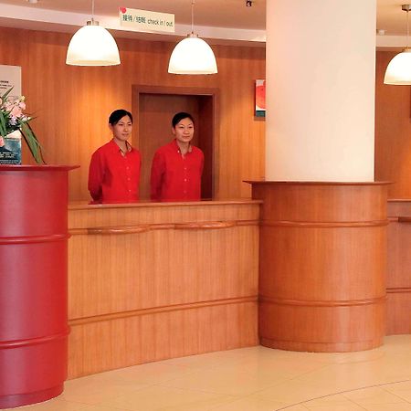 Ibis Tianjin Teda Hotel Buitenkant foto